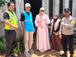 Sat Binmas Polresta Barelang Gerak Cepat Bantu Lansia di Kabil Dapatkan Akses Listrik
