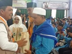 Tangis Haru Pecah! 445 Jemaah Haji Kloter Pertama Batam Resmi Berangkat, Didominasi Lansia