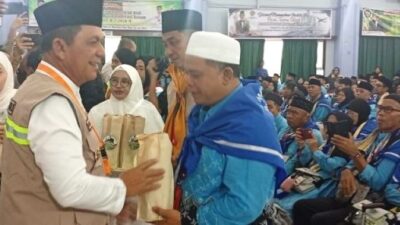Tangis Haru Pecah! 445 Jemaah Haji Kloter Pertama Batam Resmi Berangkat, Didominasi Lansia
