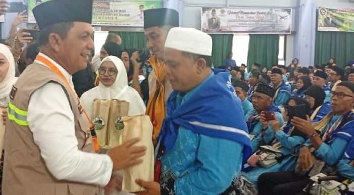 Tangis Haru Pecah! 445 Jemaah Haji Kloter Pertama Batam Resmi Berangkat, Didominasi Lansia