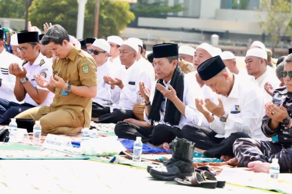 hujan Batam hari ini, salat istisqa Batam, Amsakar Achmad Batam, karhutla Batam 2026, cuaca Batam terbaru,