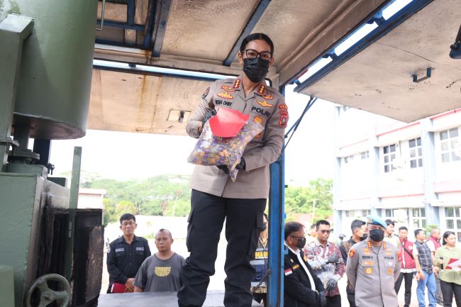 Polda Kepri Musnahkan 1,8 Kg Sabu dan 18 Ribu Ekstasi di Batam! Terungkap Jaringan Dikendalikan dari Dalam Lapas