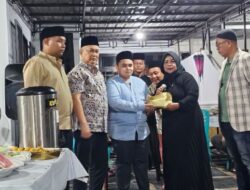Tangis Pecah di Rumah Duka! PWI Pusat Serahkan Uang Duka untuk Keluarga Zulmansyah Sekedang