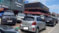 Miris! Trotoar di Greenland Batam Center Dikuasai Kendaraan, Pejalan Kaki Terpinggirkan