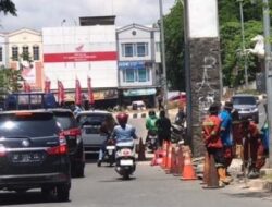 BAHAYA BARU! U-Turn Ditutup di Sei Panas Batam, Pengendara Nekat Terobos Trotoar dan Bongkar Pembatas Jalan