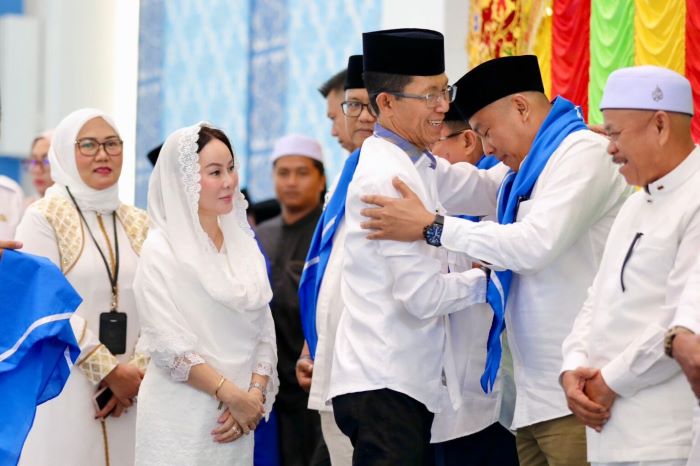 Haru! 641 Jemaah Haji Batam Dilepas, Amsakar Ikut Berangkat Reguler Usai Nabung 25 Tahun