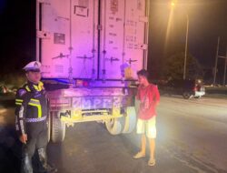 Satlantas Polresta Barelang Tindak Trailer Tanpa Lampu Rem Saat Patroli Malam