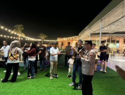 Polsek Bengkong Amankan Turnamen Padel HIPMI X NAPSKIN di Seaside Padel Club
