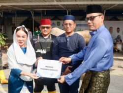 7.011 Hewan Kurban di Batam, Li Claudia Serahkan Kurban Presiden Prabowo ke Masjid Agung