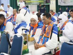 Li Claudia Lepas Kloter Terakhir Haji 2026 dari Batam, Amsakar Achmad Ikut Berangkat ke Tanah Suci
