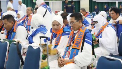 Li Claudia Lepas Kloter Terakhir Haji 2026 dari Batam, Amsakar Achmad Ikut Berangkat ke Tanah Suci