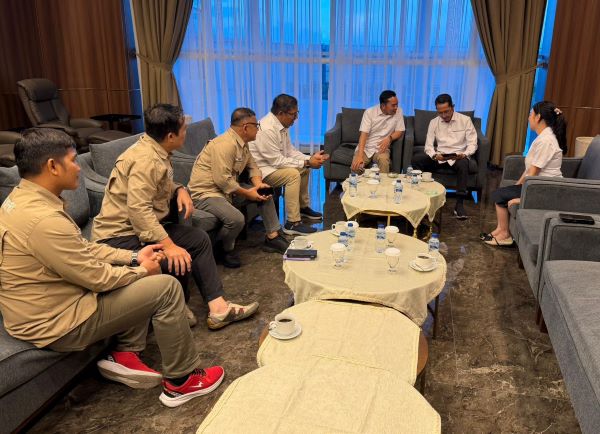 Ngobrol Santai di Bandara, Amsakar-Li Claudia Bongkar Strategi Besar Bangun Batam Bersama PWI
