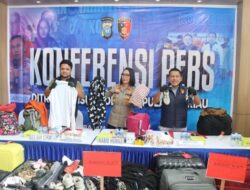Polda Kepri Sikat Importir Barang Bekas Ilegal dari Singapura, Ratusan Sepatu dan Pakaian Disita