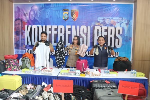 Polda Kepri Sikat Importir Barang Bekas Ilegal dari Singapura, Ratusan Sepatu dan Pakaian Disita