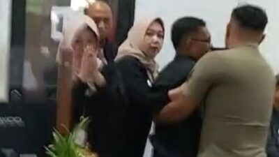Antrean Disdukcapil Batam Ricuh, Warga Protes Orang Baru Datang Malah Dipanggil Duluan