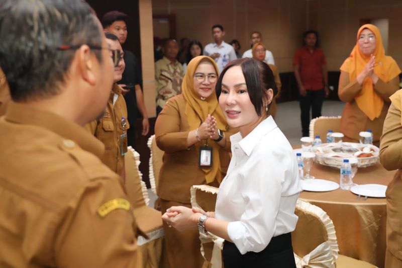 Tak Biasa Rayakan Ulang Tahun, Li Claudia Chandra Terharu Dapat Surprise di Kantor Wali Kota Batam