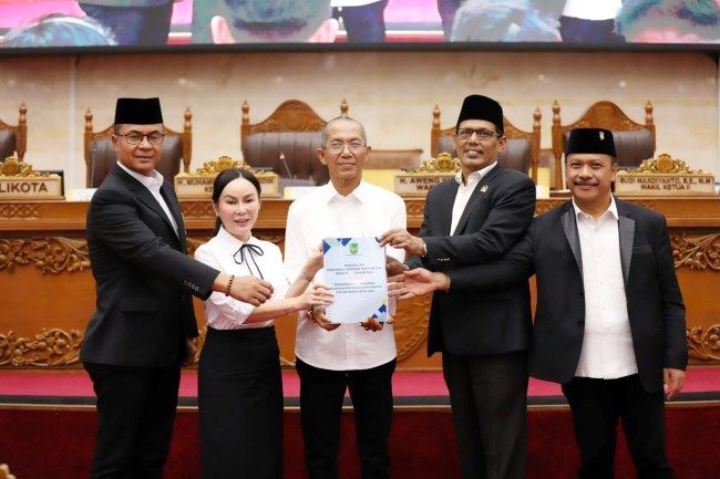 DPRD Batam Bahas APBD 2025, Pendapatan Tembus Rp4,14 Triliun dan Surplus Rp137 Miliar!