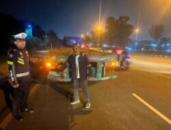 Satlantas Polresta Barelang Tindak Truk Trailer Tanpa Lampu Rem Saat Patroli Malam