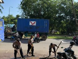 Polsek Sekupang Gelar Bakti Sosial di Halte Trans Batam Pasar Cipta Puri Dukung Program Jumat Bersih
