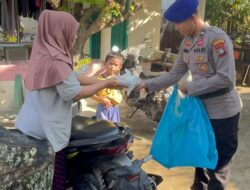 Satpolairud Polresta Barelang Bagikan Nasi Kotak kepada Warga Pesisir Tanjung Uma