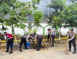 Sambut HUT Bhayangkara ke-80, Polresta Barelang Bersihkan Masjid, Gereja dan Vihara