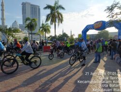 Polresta Barelang Kawal Gowes HUT Batam Folding Bike ke-17, Ratusan Peserta Ramaikan Batam Centre