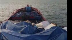 TNI AL Evakuasi Delapan ABK KM Batam Indah 9 yang Tenggelam di Perairan Batam