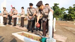 Polresta Barelang Ikuti Ziarah dan Tabur Bunga Hari Bhayangkara ke-80 di TMP Pusara Bhakti Bulan Gerbang