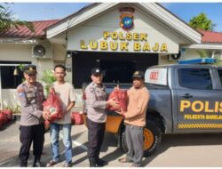 Sambut Hari Bhayangkara ke-80, Polsek Lubuk Baja Bagikan 100 Paket Sembako untuk Warga