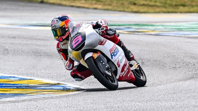 Veda Ega Pratama Menggila di Moto3 Hungaria 2026! Finis P2 Practice, Langsung Lolos Q2 dan Bikin Rival Ketar-ketir