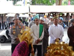 Hari Bhayangkara ke-80, Ustadz Abdul Somad Hadir di Polda Kepri! Kapolda Terima Penghargaan Pelestari Gurindam 12