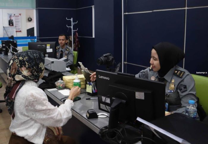 Mau Buat Paspor? Hindari Kesalahan Ini, Imigrasi Batam Tolak Puluhan Permohonan