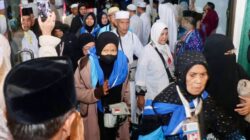 442 Jemaah Haji Kloter 1 Debarkasi Batam Tiba di Tanah Air, Disambut Haru di Asrama Haji