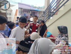 Polsek Sekupang Bagikan 40 Paket Makanan dalam Program Jumat Berkah