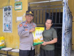 Polsek Bengkong Salurkan Bantuan Beras Door to Door kepada Warga Kampung Harapan Swadaya