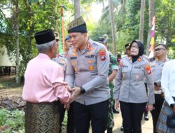 Jumat Curhat di Pulau Ngenang, Kapolresta Barelang Serap Aspirasi Warga dan Salurkan 150 Paket Sembako