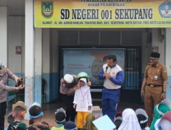 Capella Honda Kepri Ingatkan Orang Tua Tak Bonceng Anak di Depan Motor