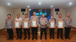 Lima Satker Polda Kepri Raih Predikat Pelayanan Prima, Kapolda Serahkan Penghargaan Kapolri