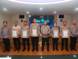 Lima Satker Polda Kepri Raih Predikat Pelayanan Prima, Kapolda Serahkan Penghargaan Kapolri
