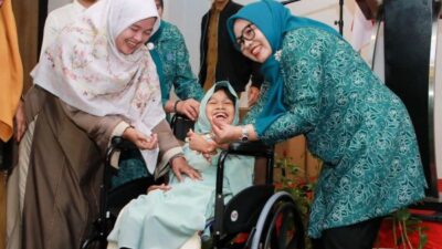 Momen Haru di Batam! Erlita Amsakar Serahkan 30 Kursi Roda untuk Penyandang Disabilitas