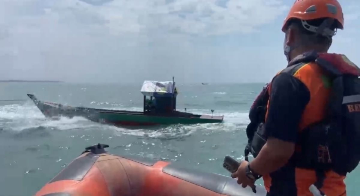 Dramatis! Mesin Kapal Mati di Tengah Laut, Nelayan Bintan Berhasil Diselamatkan Tim SAR