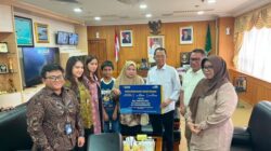 Haru! Wali Kota Batam Serahkan Santunan Rp248 Juta kepada Keluarga ASN yang Gugur Saat Bertugas