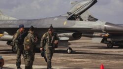 Langit Batam Bergemuruh! 6 Jet Tempur F-16 TNI AU Pukau Ribuan Warga di Open Base Lanud Hang Nadim