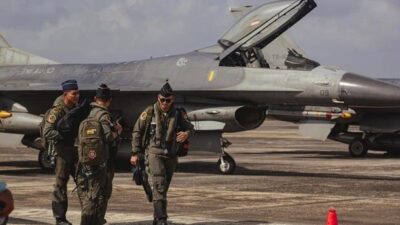Langit Batam Bergemuruh! 6 Jet Tempur F-16 TNI AU Pukau Ribuan Warga di Open Base Lanud Hang Nadim