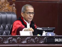 Hakim MK Saldi Isra Kritik Ganti Rugi Delay Pesawat Rp300 Ribu: Kerugian Penumpang Jauh Lebih Besar!