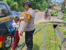 Program “Si Amru”, Polisi Antar Siswa SD Pulang hingga ke Rumah
