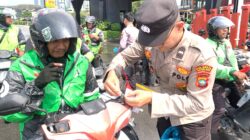 Sambut HUT ke-81 RI, Polresta Barelang Bagikan Sembako dan 50 Bendera
