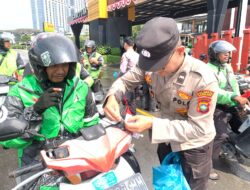 Sambut HUT ke-81 RI, Polresta Barelang Bagikan Sembako dan 50 Bendera