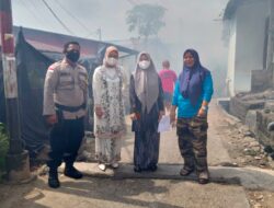 Dua Balita Terjangkit DBD, Bhabinkamtibmas Kibing Pantau Fogging di Putri Tujuh