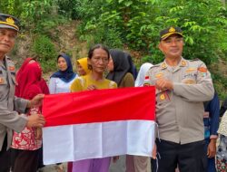Polsek Belakang Padang Salurkan 30 Paket Sembako untuk Warga Kurang Mampu
